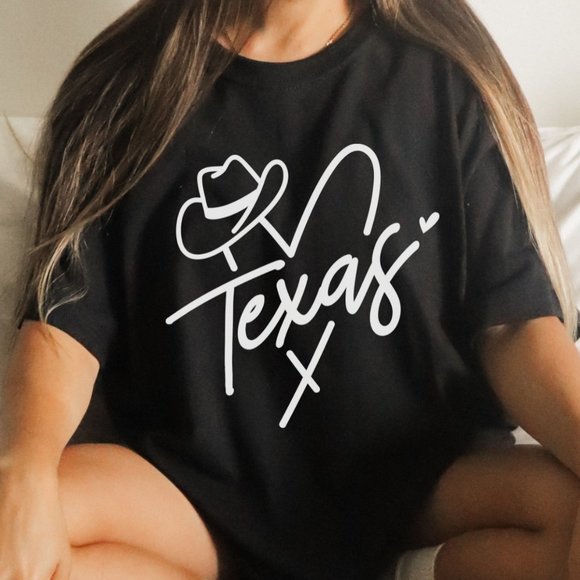 Desert Bloom Darlin Tops - Texas Cowgirl heart and Hat Black T Shirt